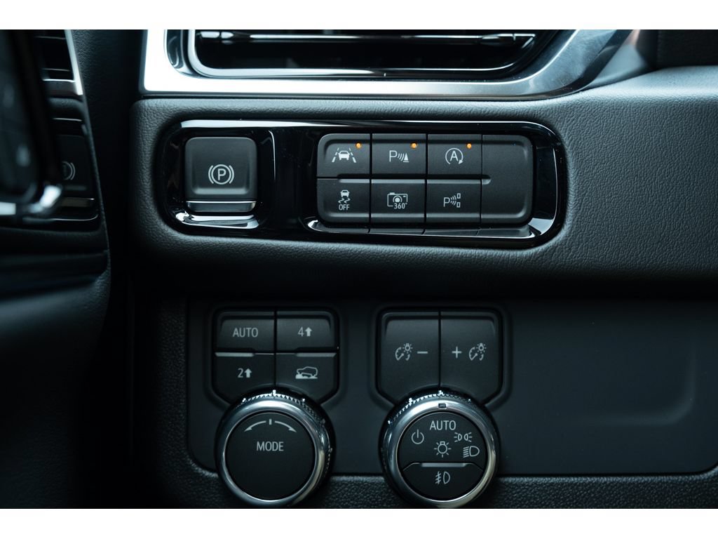 New 2026 GMC Yukon Denali w/ Sun & Power Step Package AWD/4WD image 30