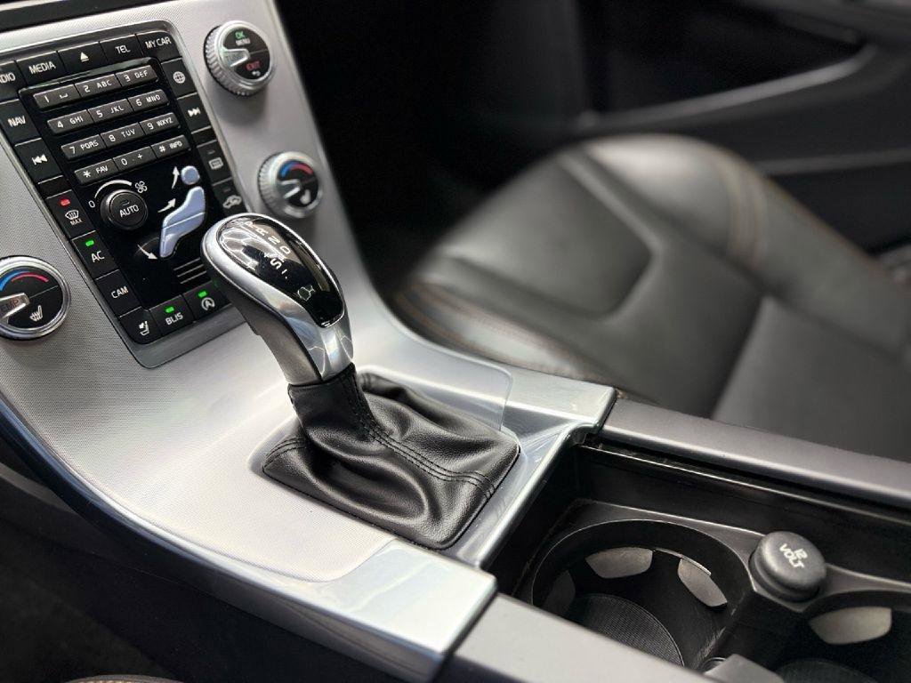 Used 2017 Volvo V60 T5 Cross Country w/ Convenience Package image 21