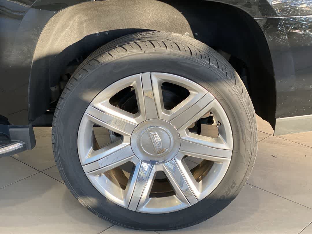Used 2016 Cadillac Escalade Luxury AWD/4WD image 12