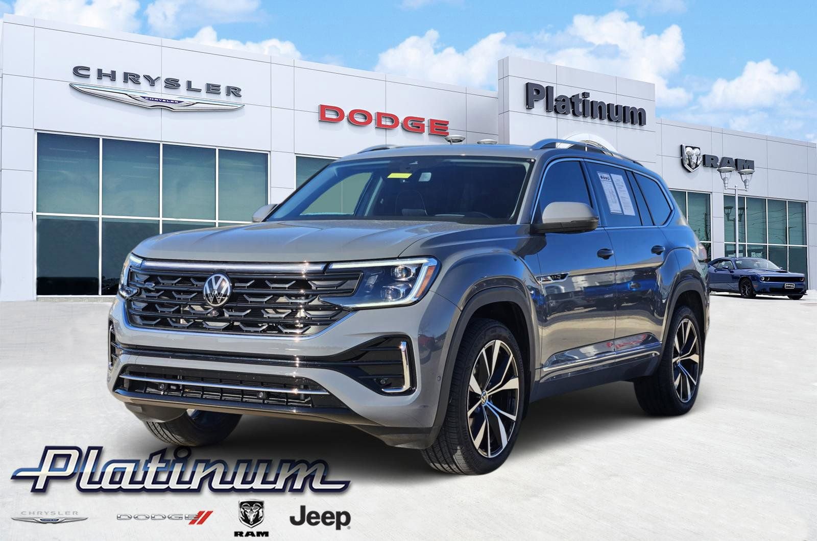 Used 2025 Volkswagen Atlas SEL Premium R-Line image 2