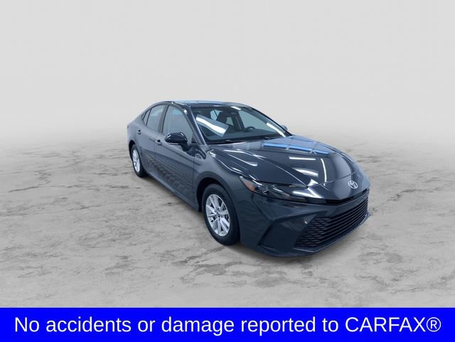 Used 2025 Toyota Camry SE image 3