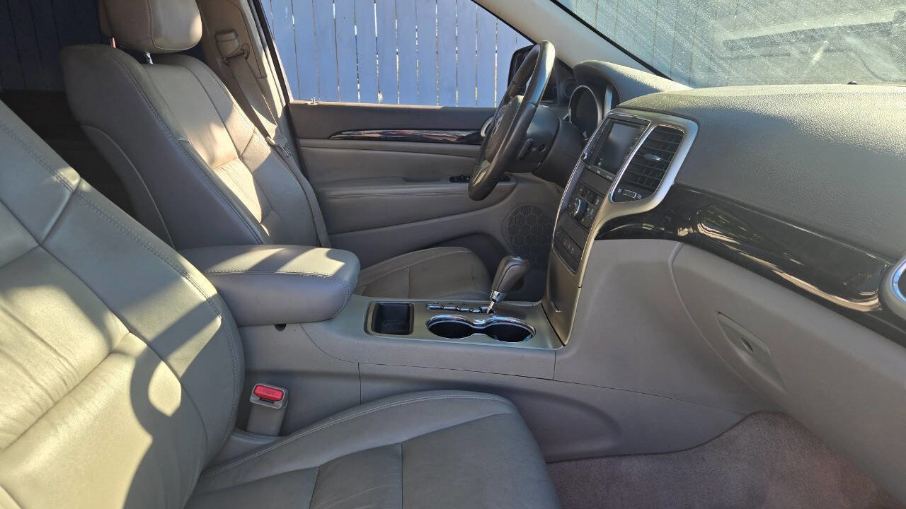 Used 2012 Jeep Grand Cherokee Laredo RWD image 13