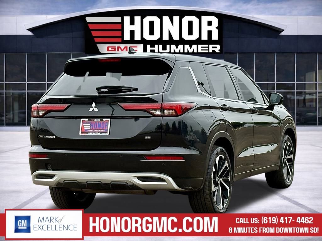 Used 2022 Mitsubishi Outlander SE image 3