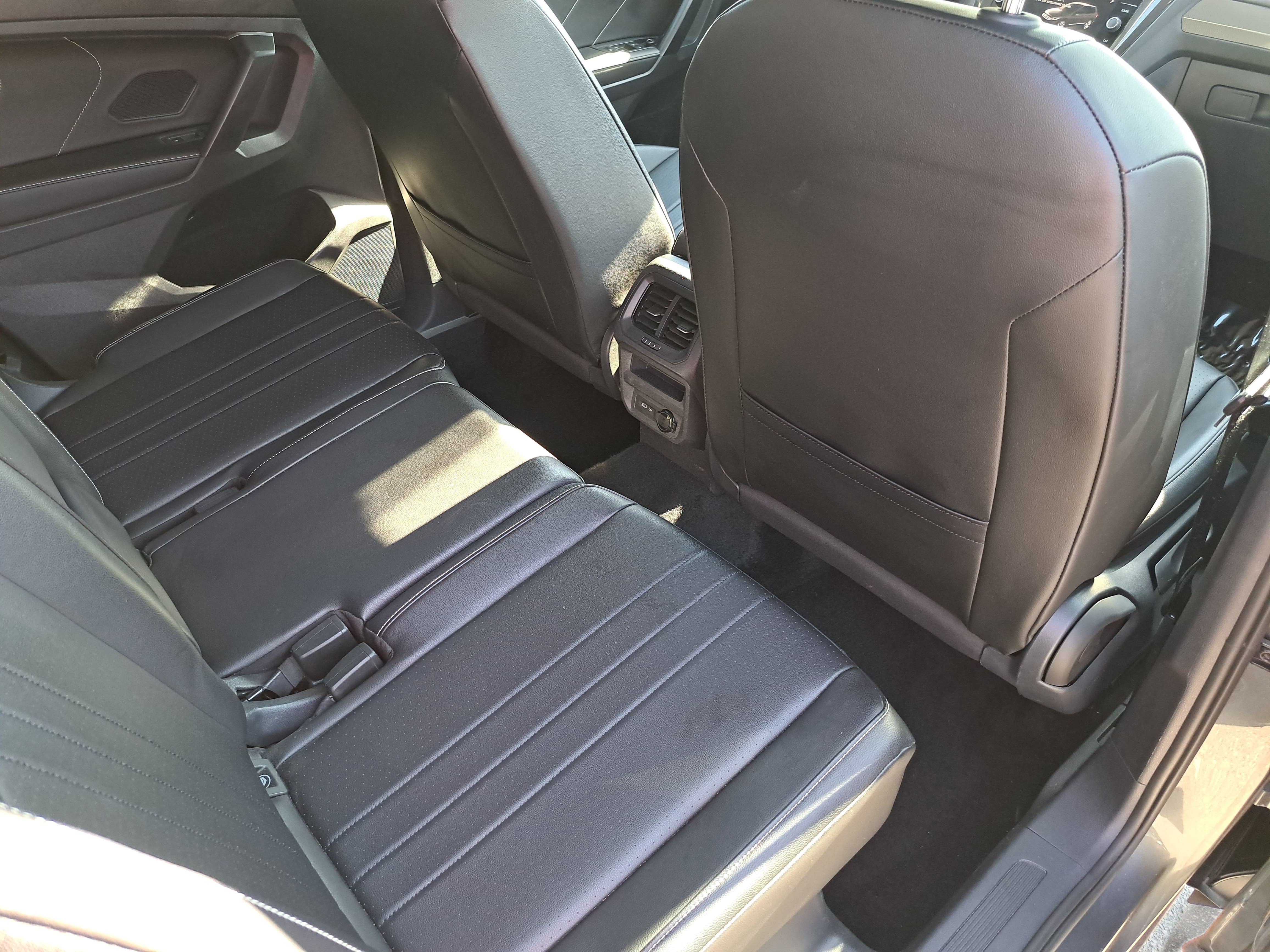Used 2024 Volkswagen Tiguan SE FWD image 11