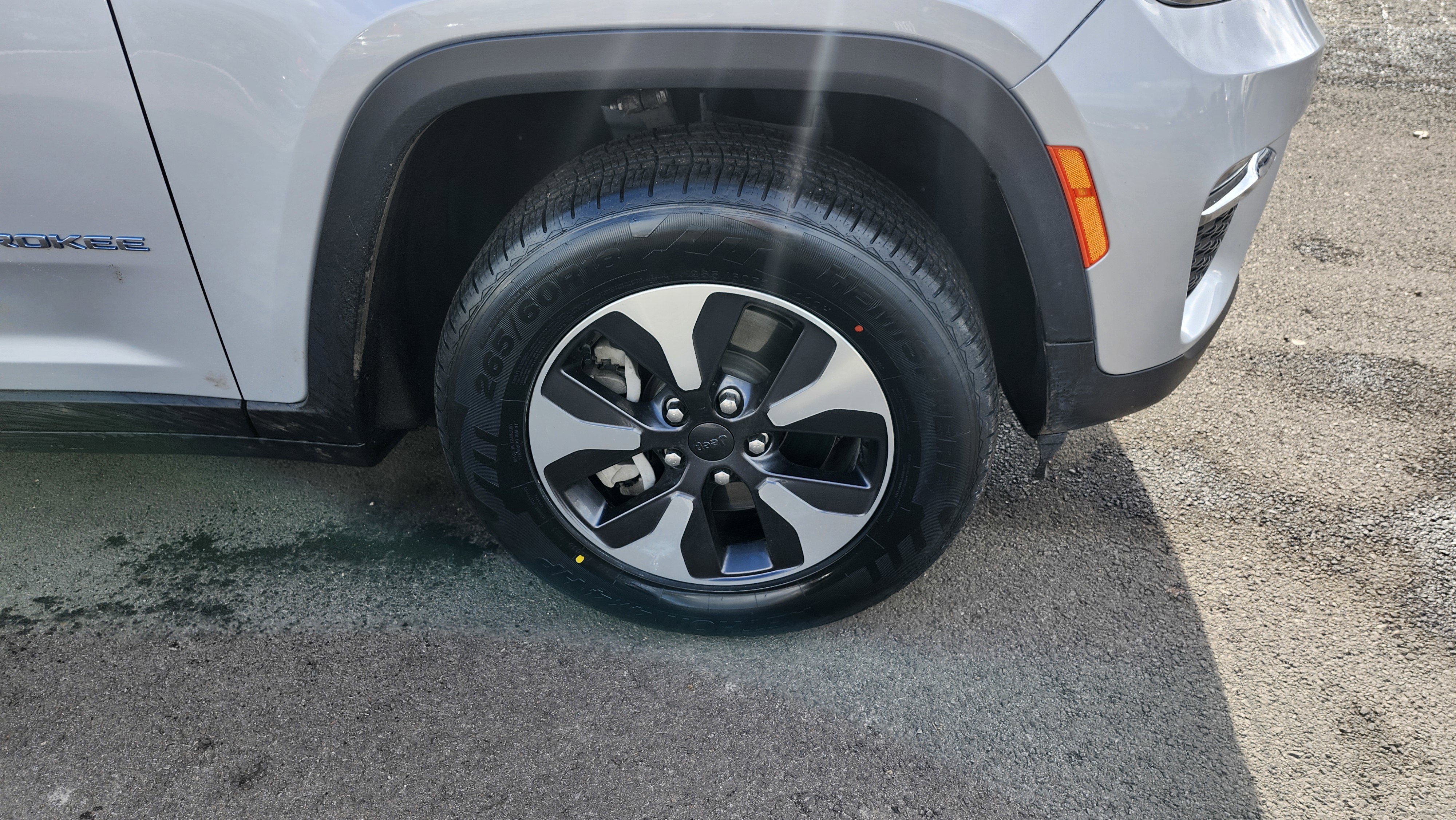 Used 2023 Jeep Grand Cherokee 4WD 4xe image 14