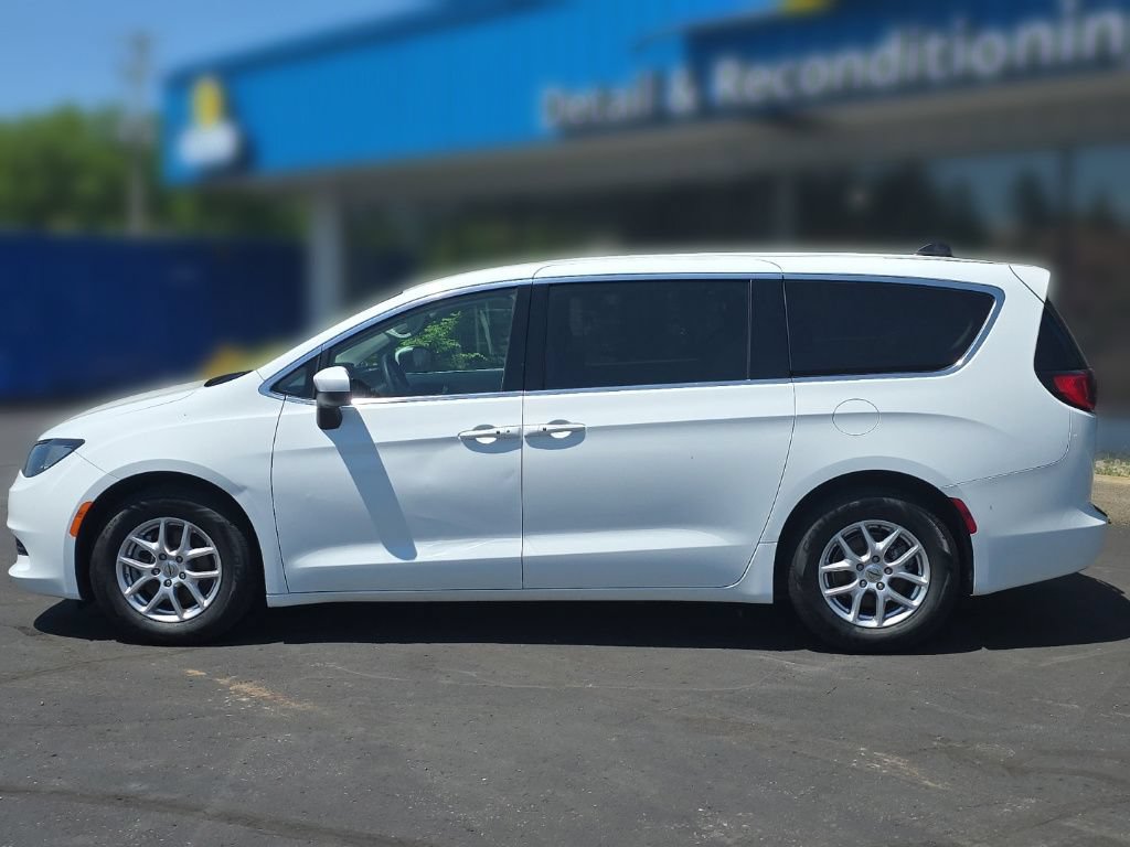 Used 2023 Chrysler Voyager LX FWD video 3