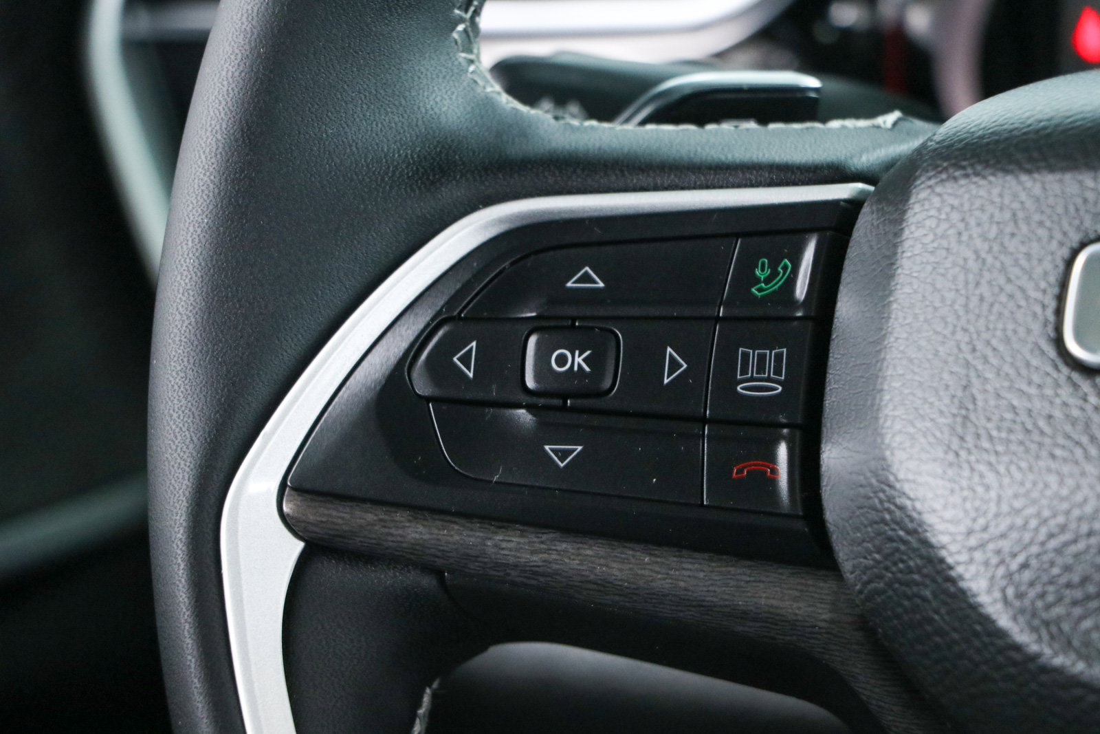 Used 2023 Jeep Grand Cherokee 4WD 4xe image 13