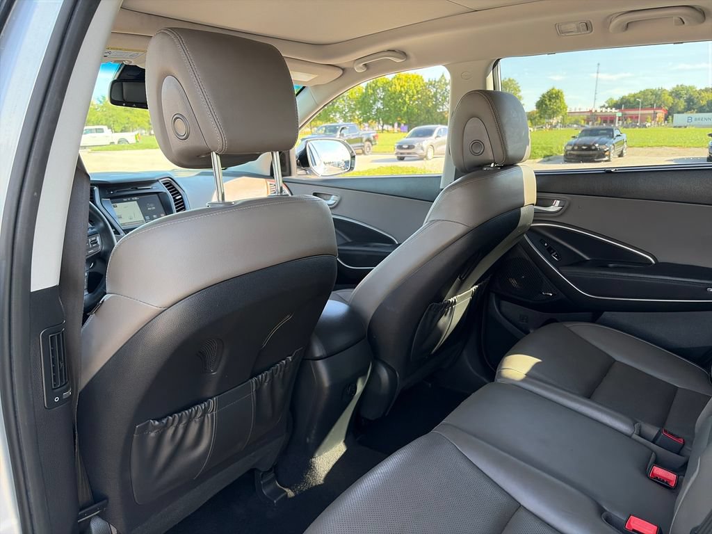 Used 2017 Hyundai Santa Fe AWD image 29