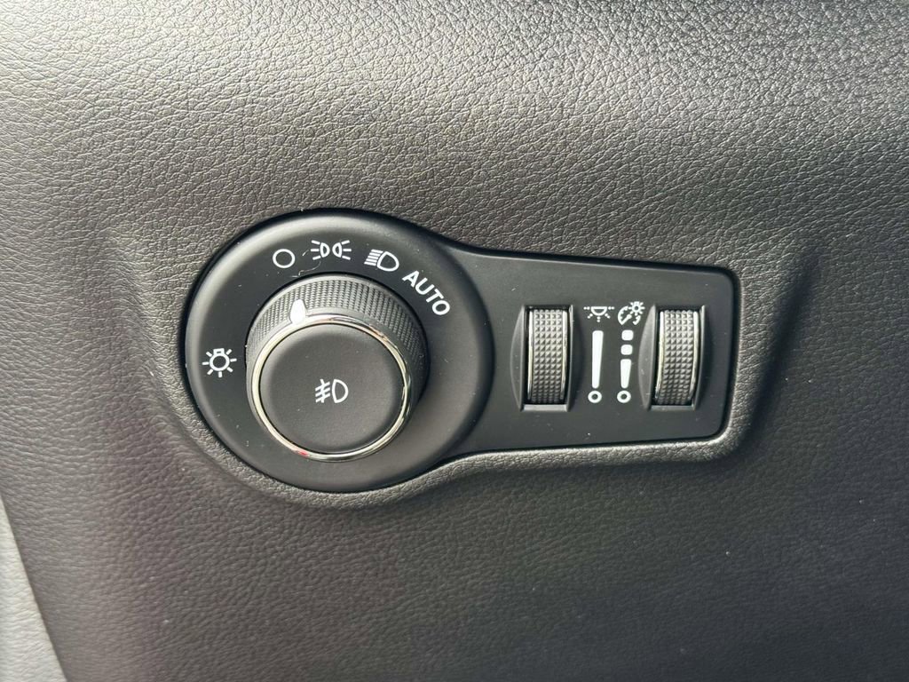 Used 2025 Jeep Compass Limited AWD/4WD image 27