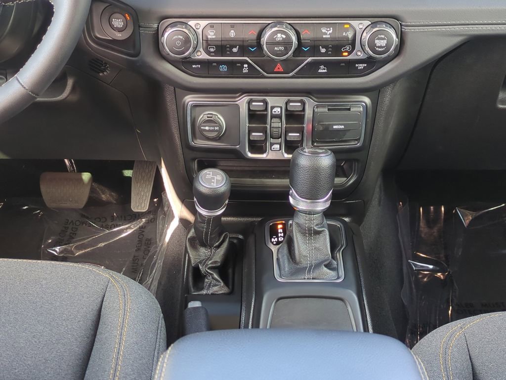 Used 2025 Jeep Wrangler Unlimited Sahara image 22