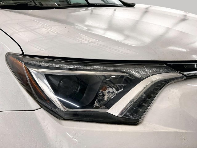 Used 2018 Toyota RAV4 XLE w/ Plus Extra Value Package AWD/4WD image 27