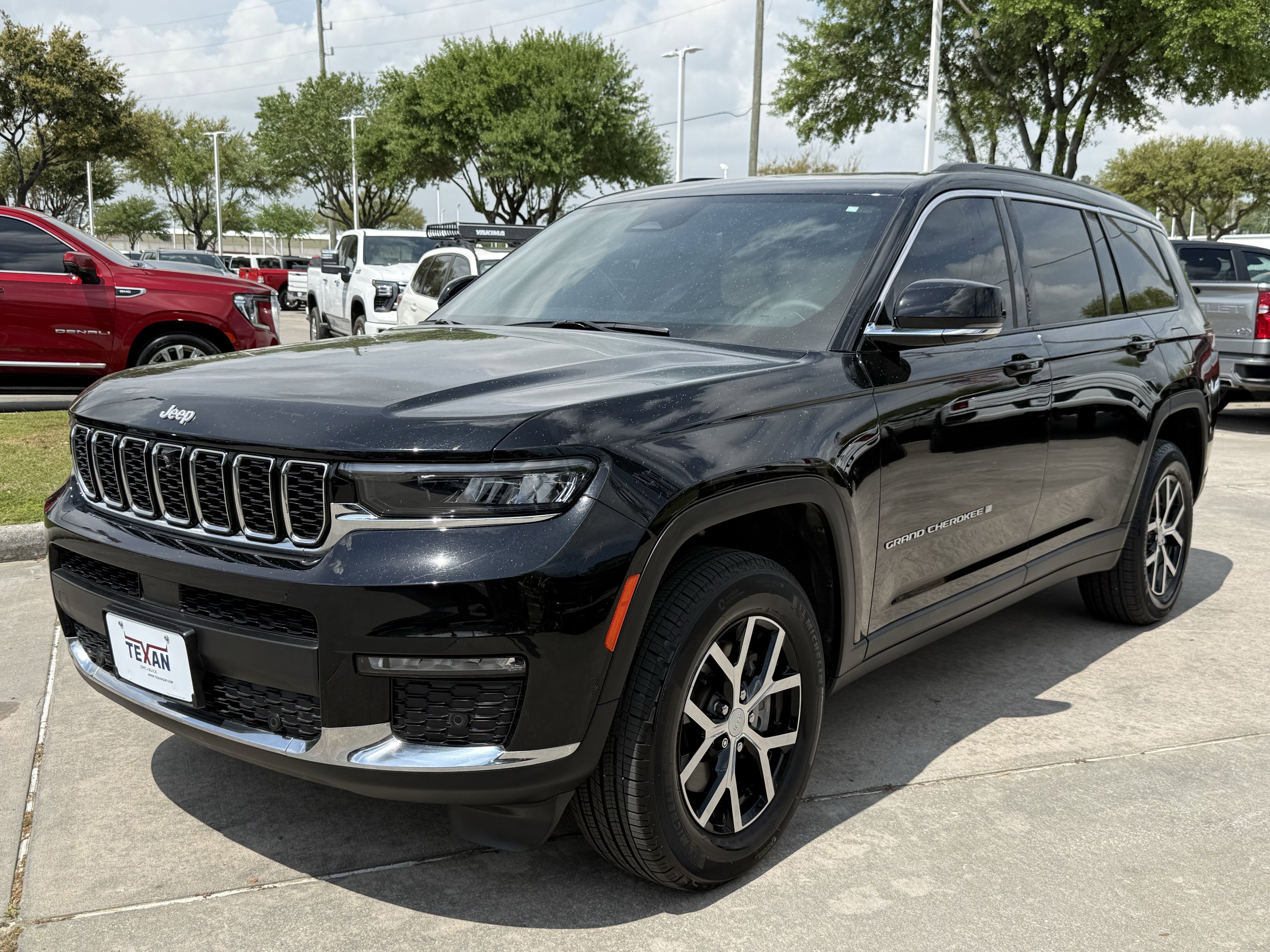 Used 2024 Jeep Grand Cherokee L Limited w/ Luxury Tech Group II image 9