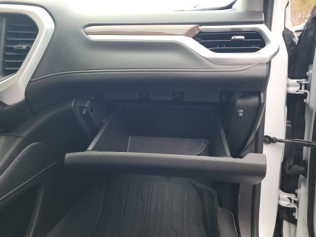 Used 2023 GMC Acadia SLE image 19