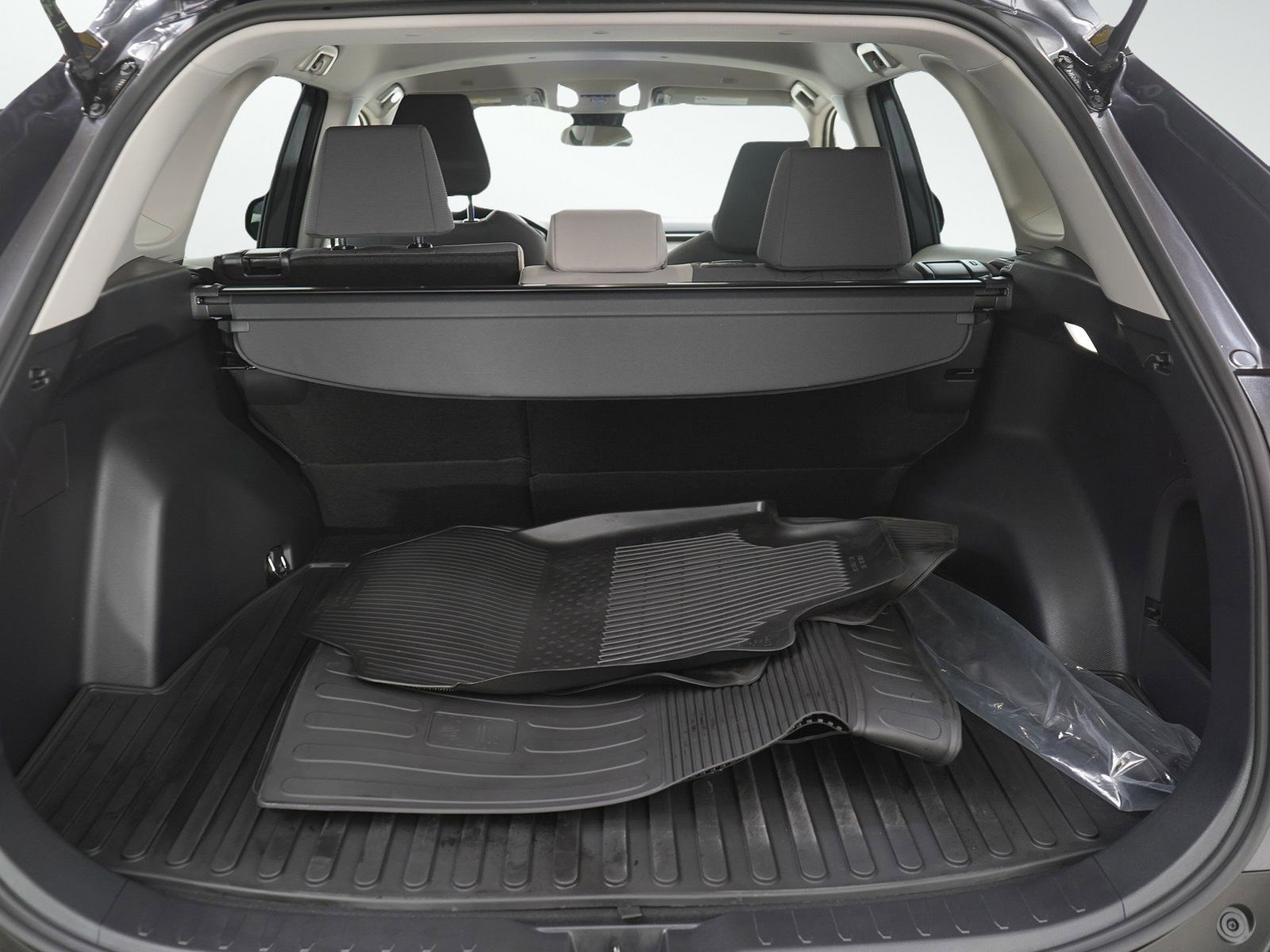 Used 2025 Toyota RAV4 XLE AWD/4WD image 9