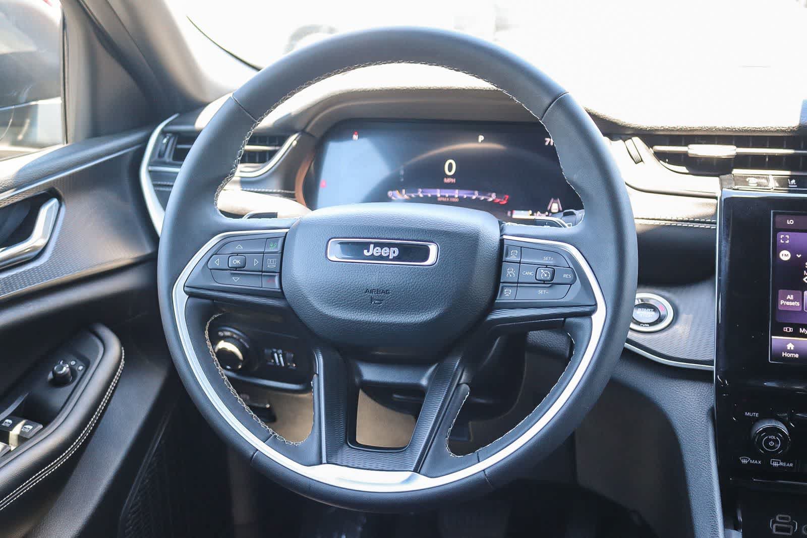 Used 2025 Jeep Grand Cherokee L Laredo RWD image 15