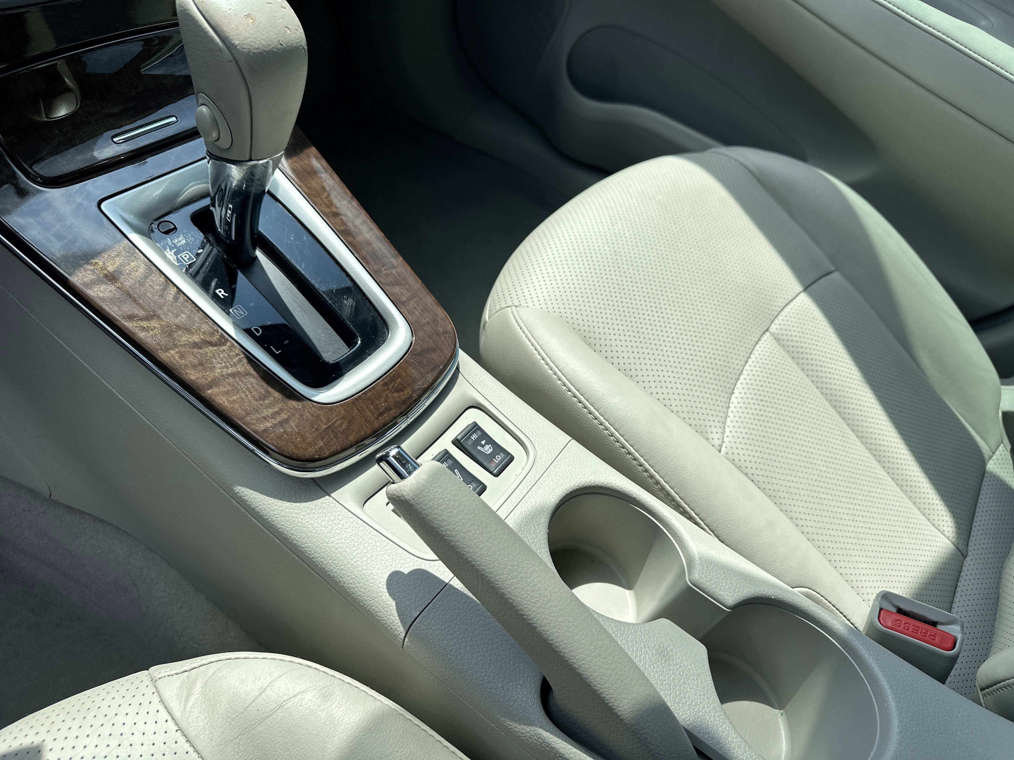 Used 2013 Nissan Sentra SL w/ Leather Pkg FWD image 32