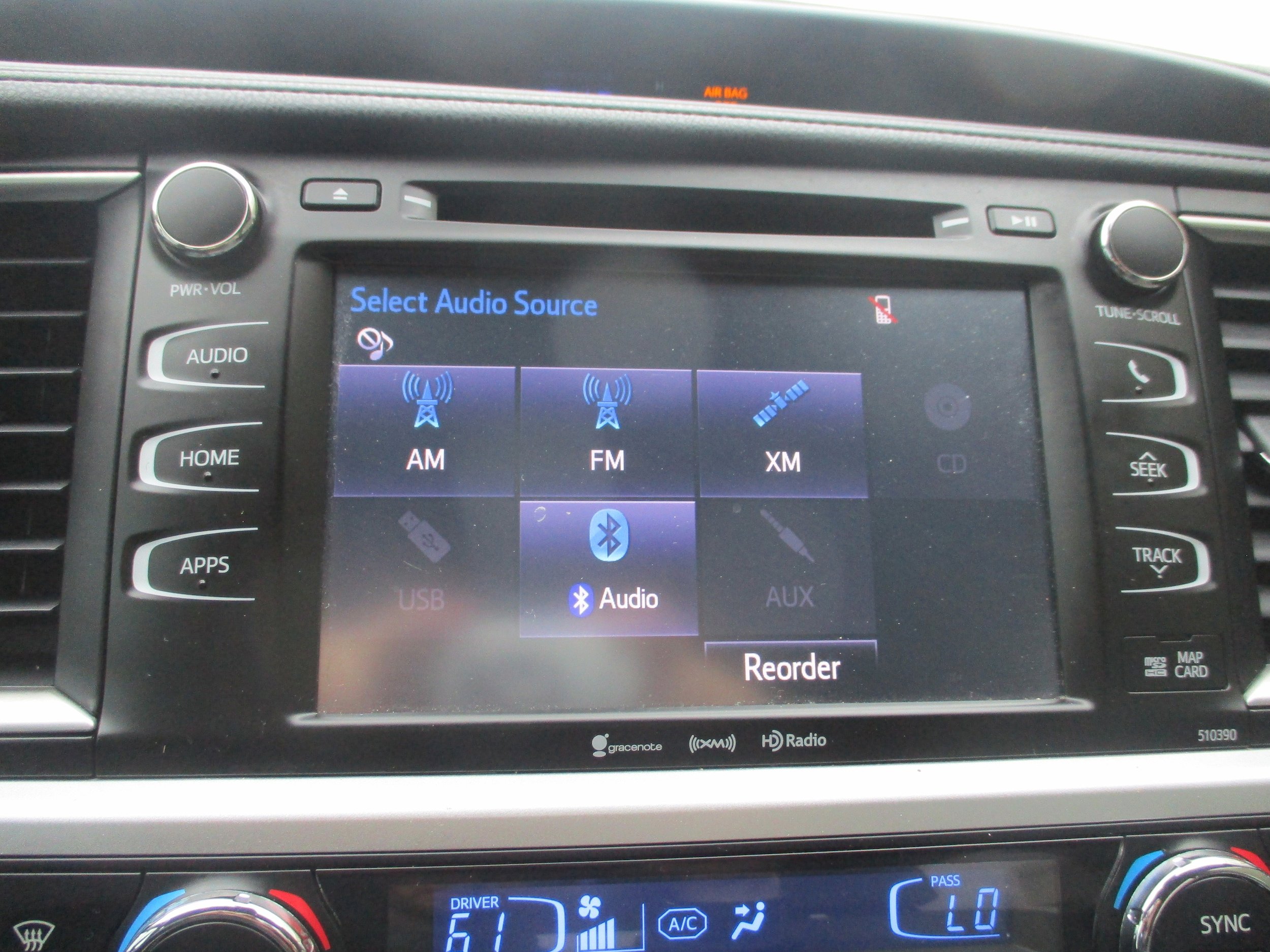 Used 2019 Toyota Highlander XLE FWD image 17