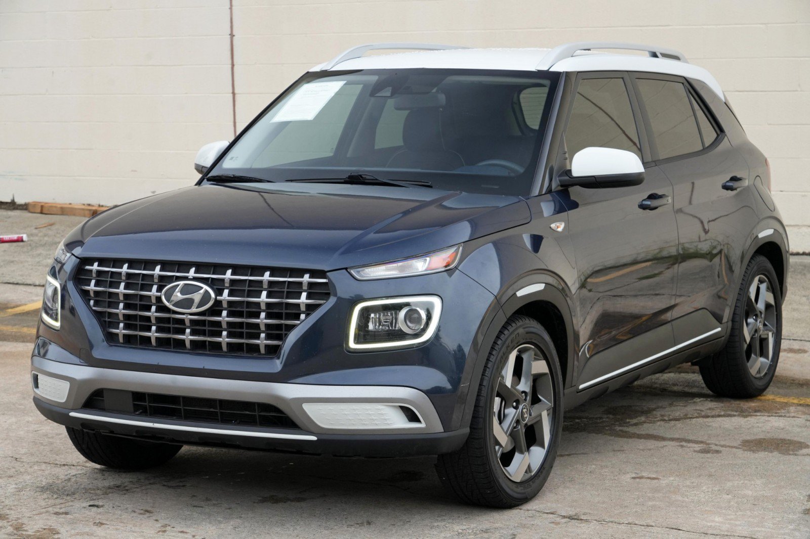 Used 2022 Hyundai Venue Limited FWD image 43