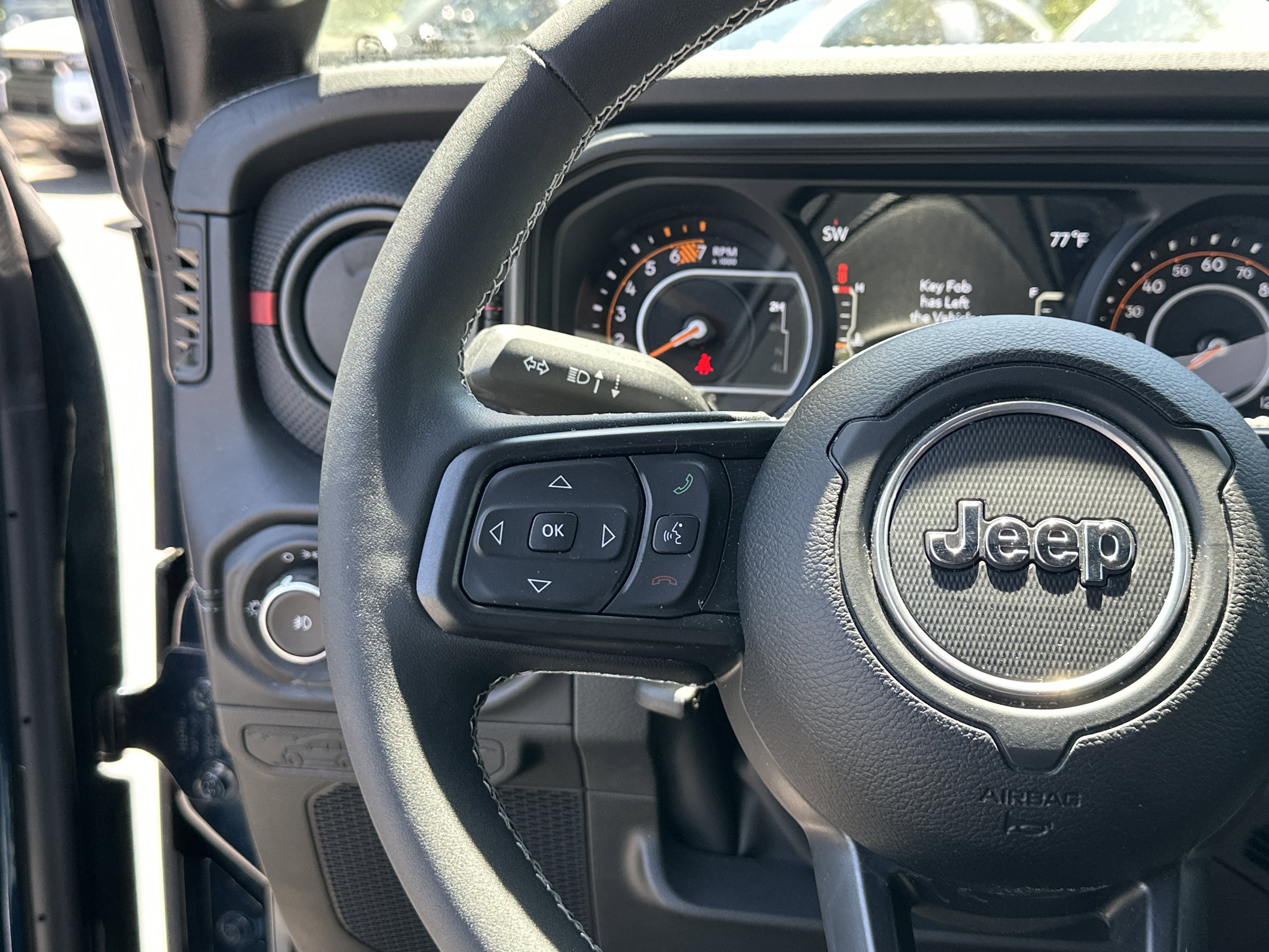 Used 2025 Jeep Wrangler Rubicon w/ Convenience Group AWD/4WD image 25