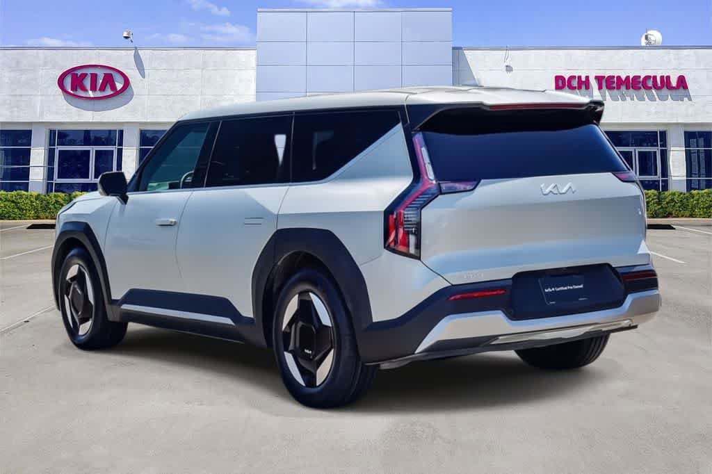 Certified 2024 Kia EV9 Light Long Range RWD image 6