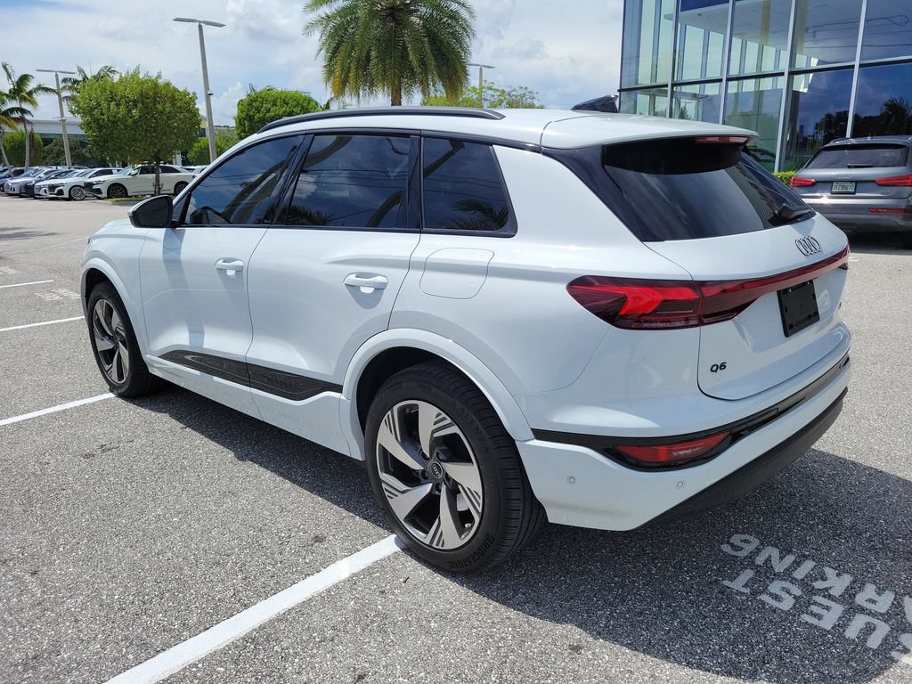 Used 2025 Audi Q6 e-tron Premium Plus w/ Premium Plus AWD/4WD image 4