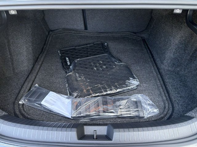 New 2026 Volkswagen Jetta SE FWD image 5