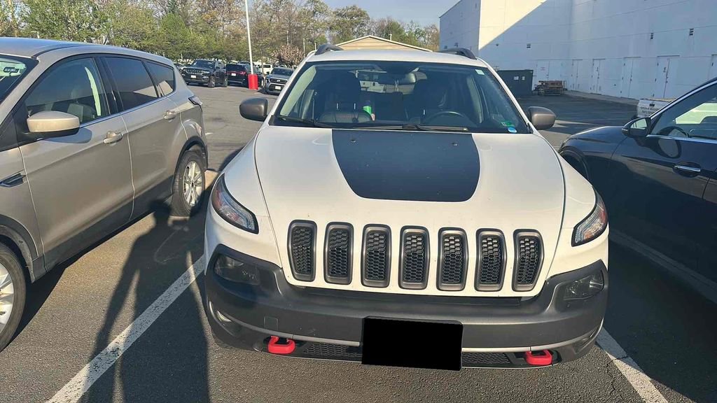 Used 2015 Jeep Cherokee Trailhawk w/ Leather Interior Group AWD/4WD image 2