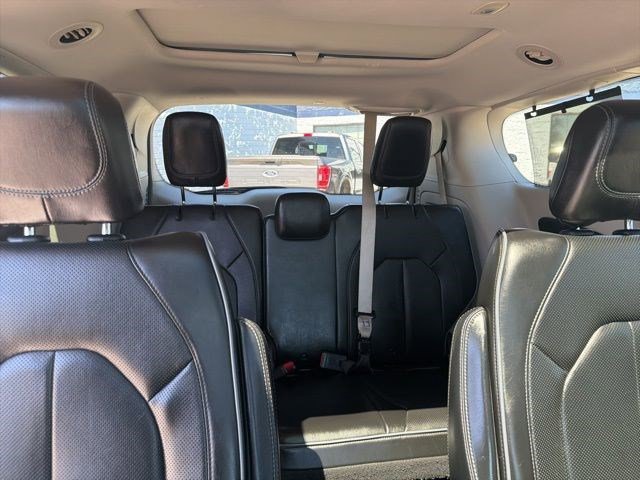 Used 2019 Chrysler Pacifica Limited w/ Tire & Wheel Group FWD image 22