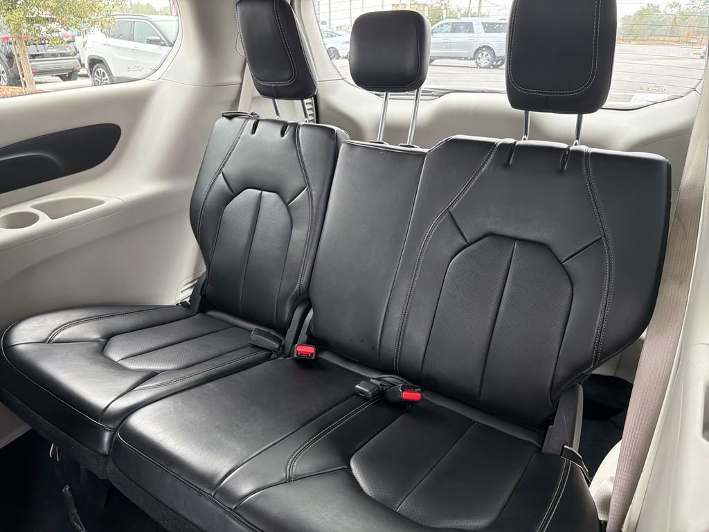 Used 2024 Chrysler Pacifica Select image 48