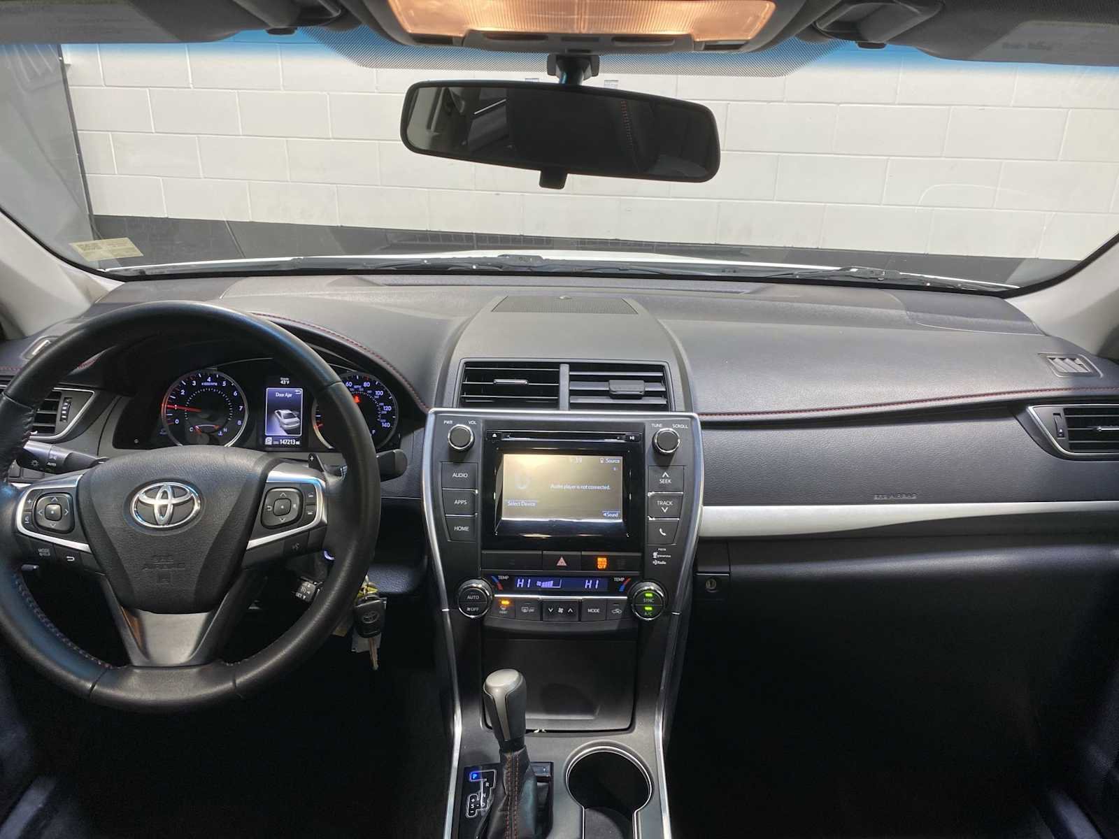 Used 2015 Toyota Camry XSE image 10