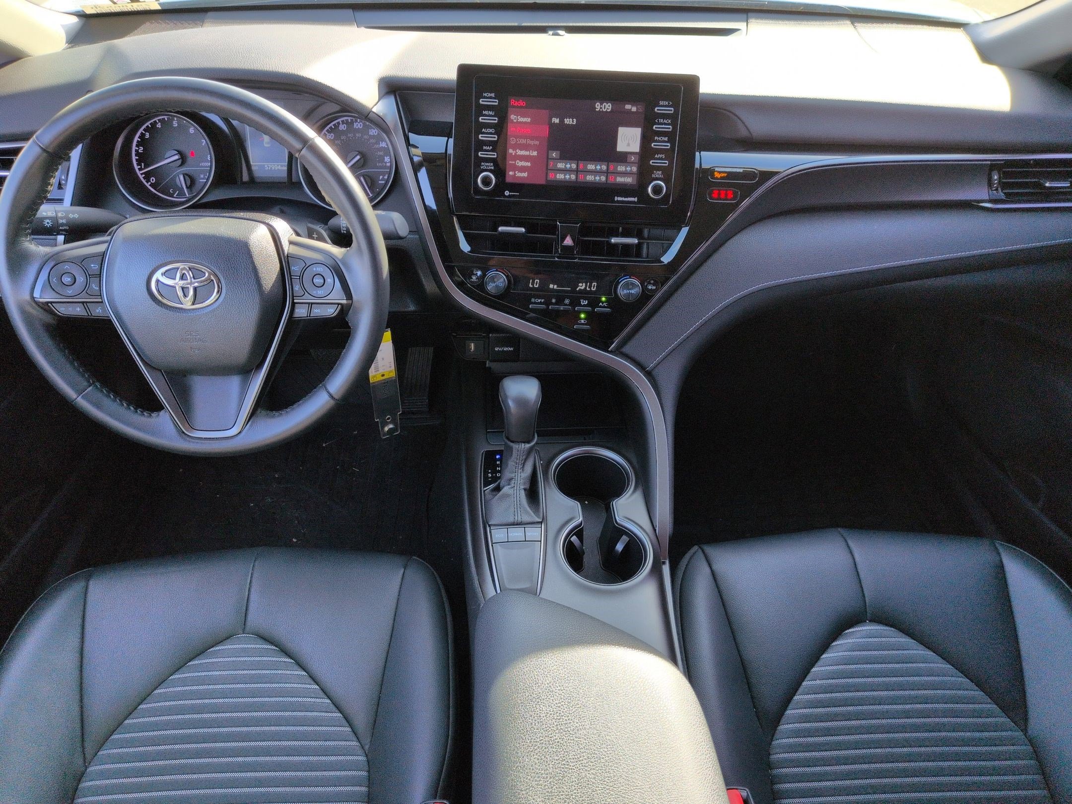 Used 2023 Toyota Camry SE image 27