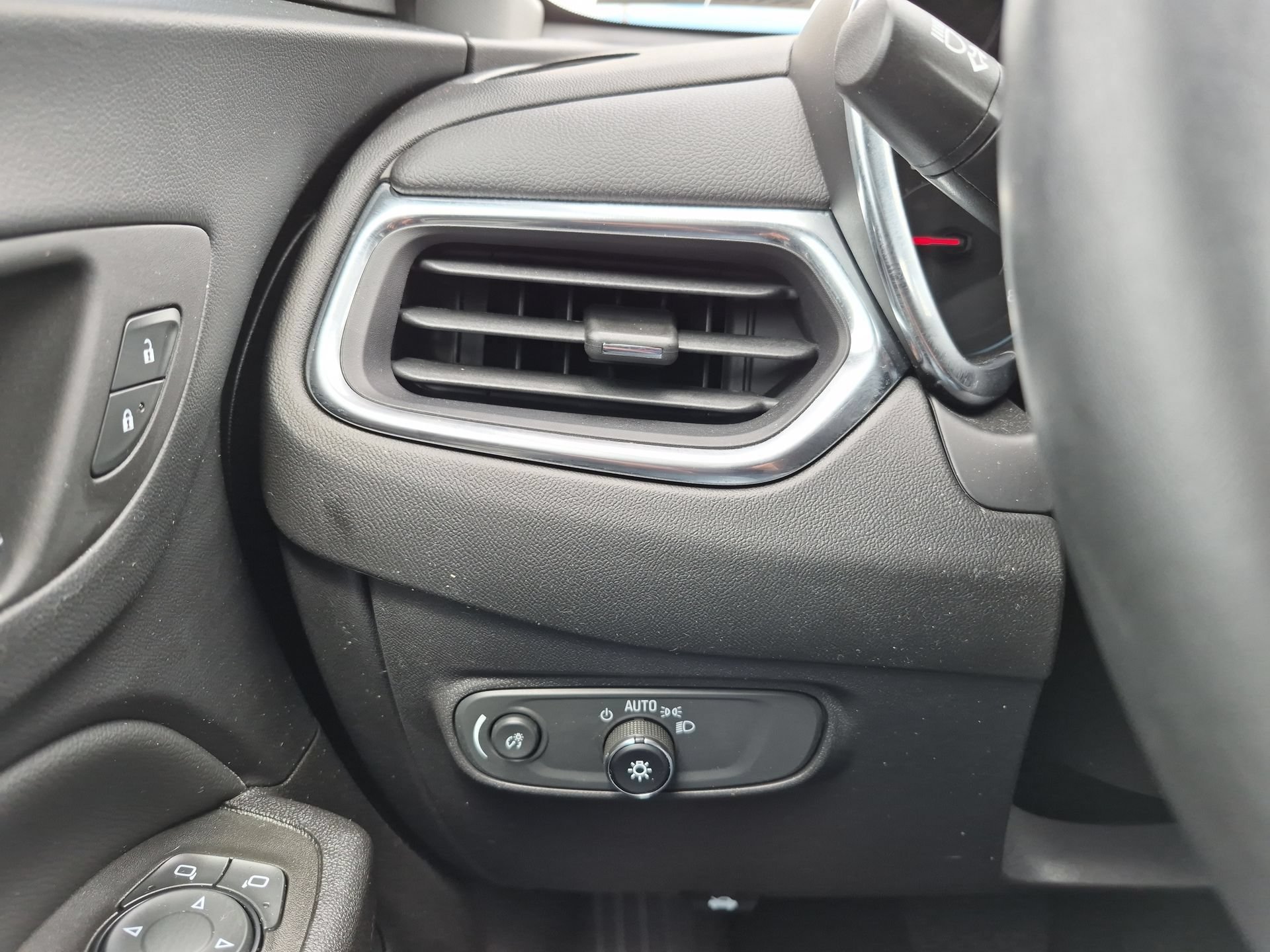 Certified 2024 Chevrolet Equinox LT FWD image 18