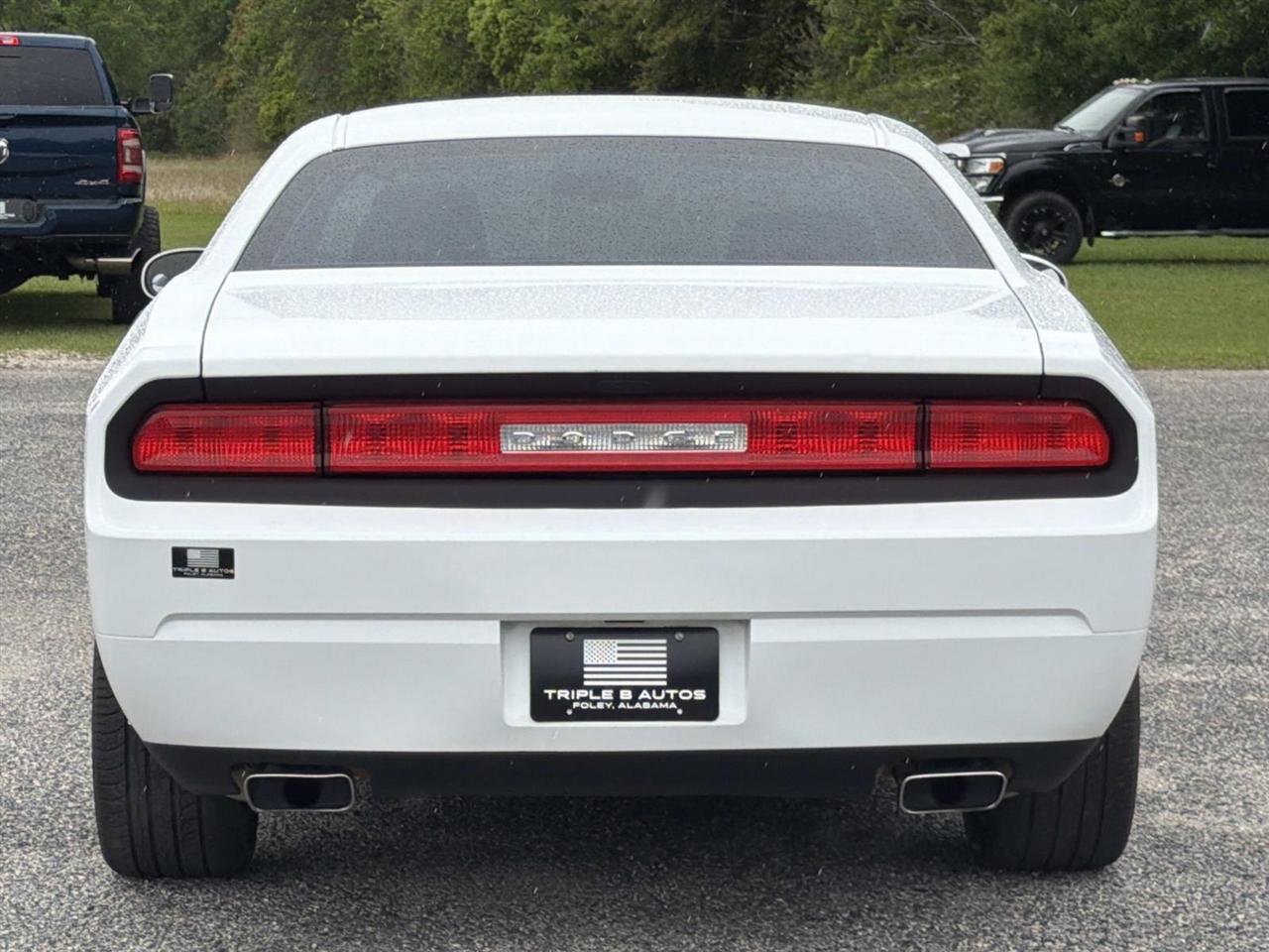 Used 2014 Dodge Challenger SXT image 3