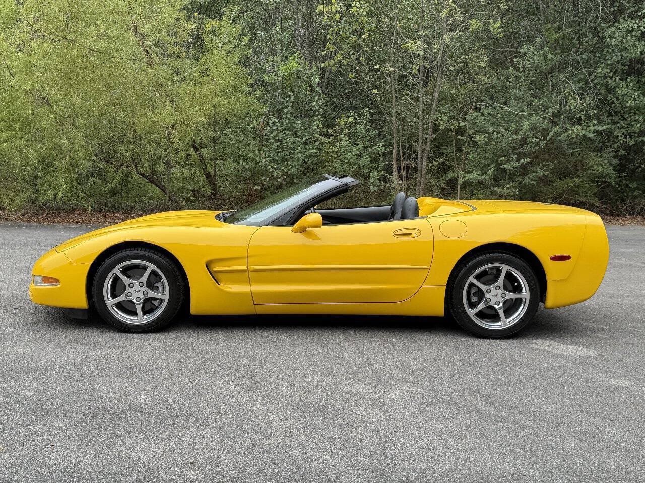 Used 2002 Chevrolet Corvette Convertible w/ Preferred Equipment Group2 RWD image 2