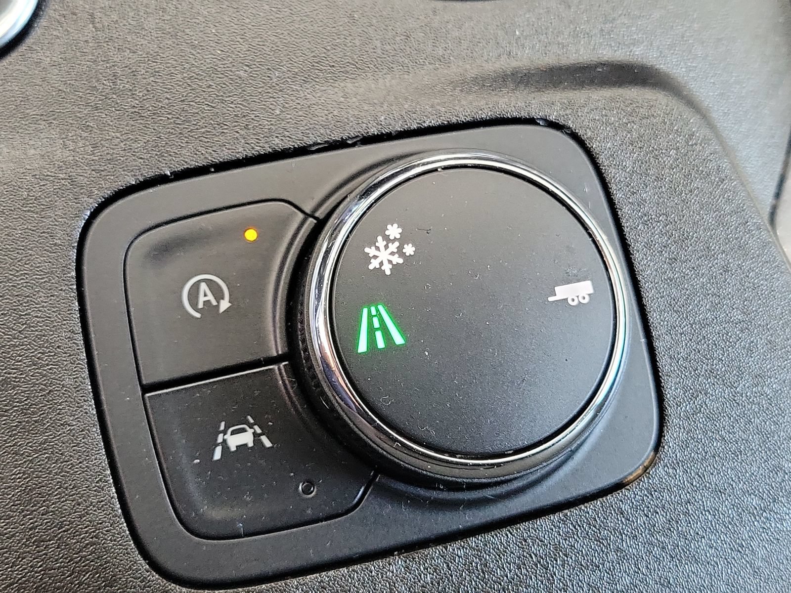 Used 2023 Chevrolet Traverse High Country FWD image 18