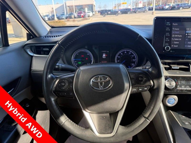 Used 2021 Toyota Venza LE w/ Carpet Mat Package (TMS) image 14