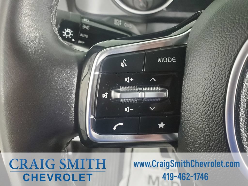 Used 2024 Kia Carnival LX FWD image 24