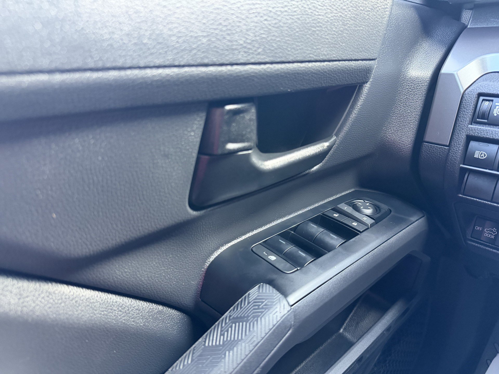 Used 2025 Toyota Tacoma SR5 image 17