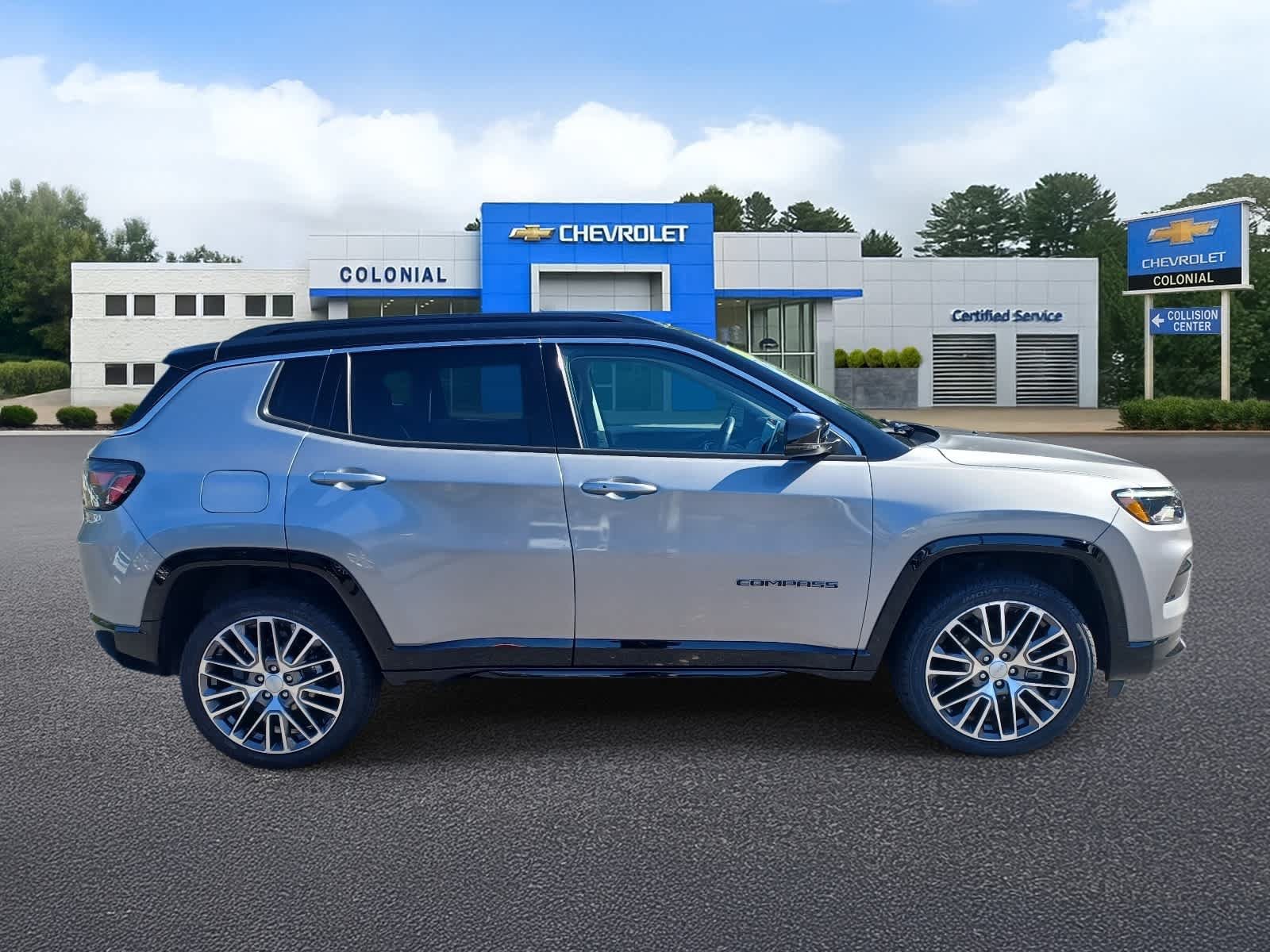 Used 2022 Jeep Compass Limited w/ Elite Group AWD/4WD image 3