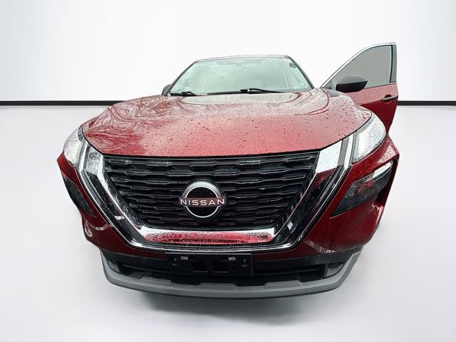 Used 2023 Nissan Rogue S image 2