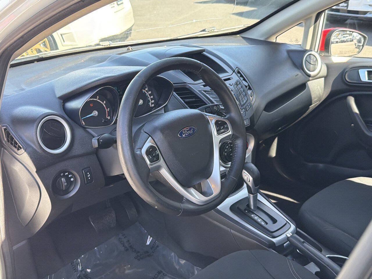 Used 2015 Ford Fiesta SE FWD image 31