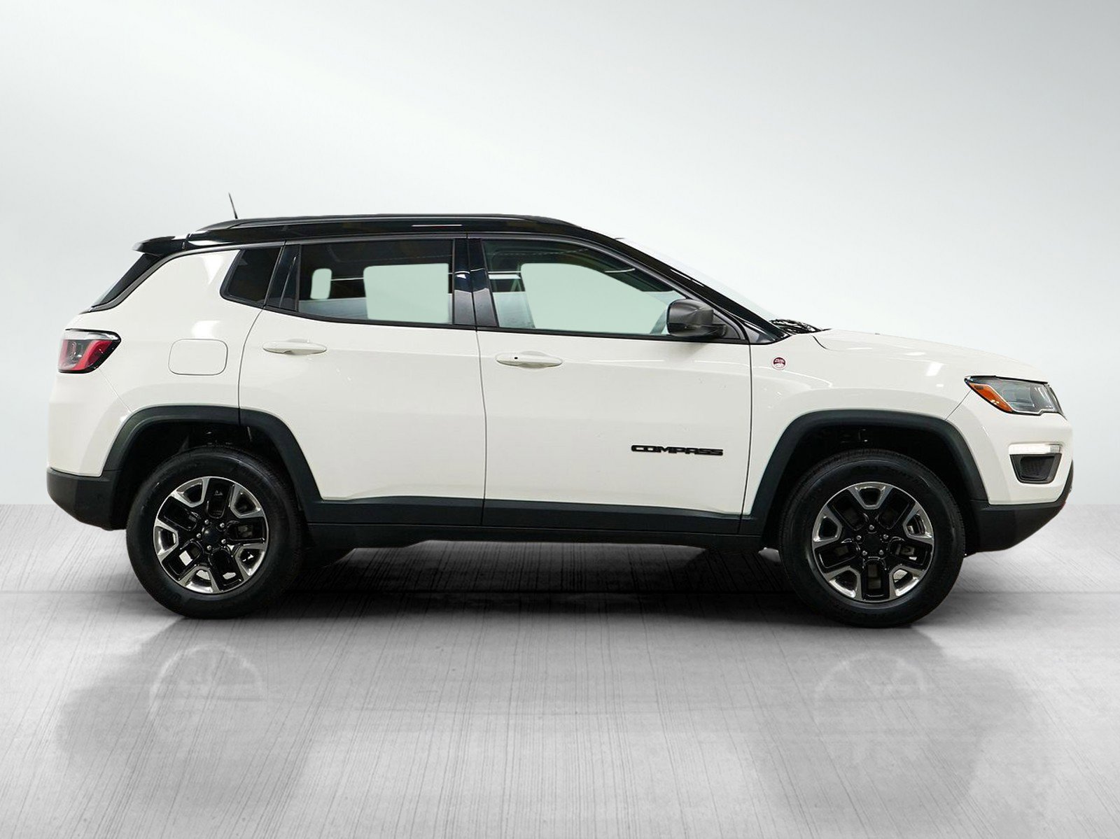 Used 2018 Jeep Compass Trailhawk w/ Leather Interior Group AWD/4WD image 6