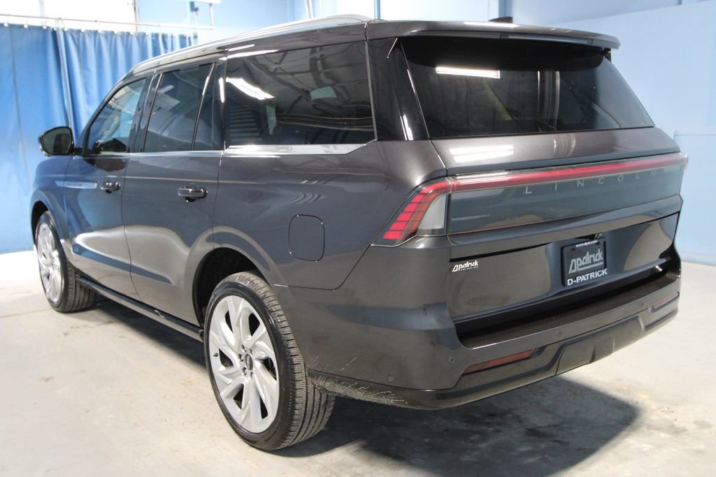 Used 2025 Lincoln Navigator Reserve image 33