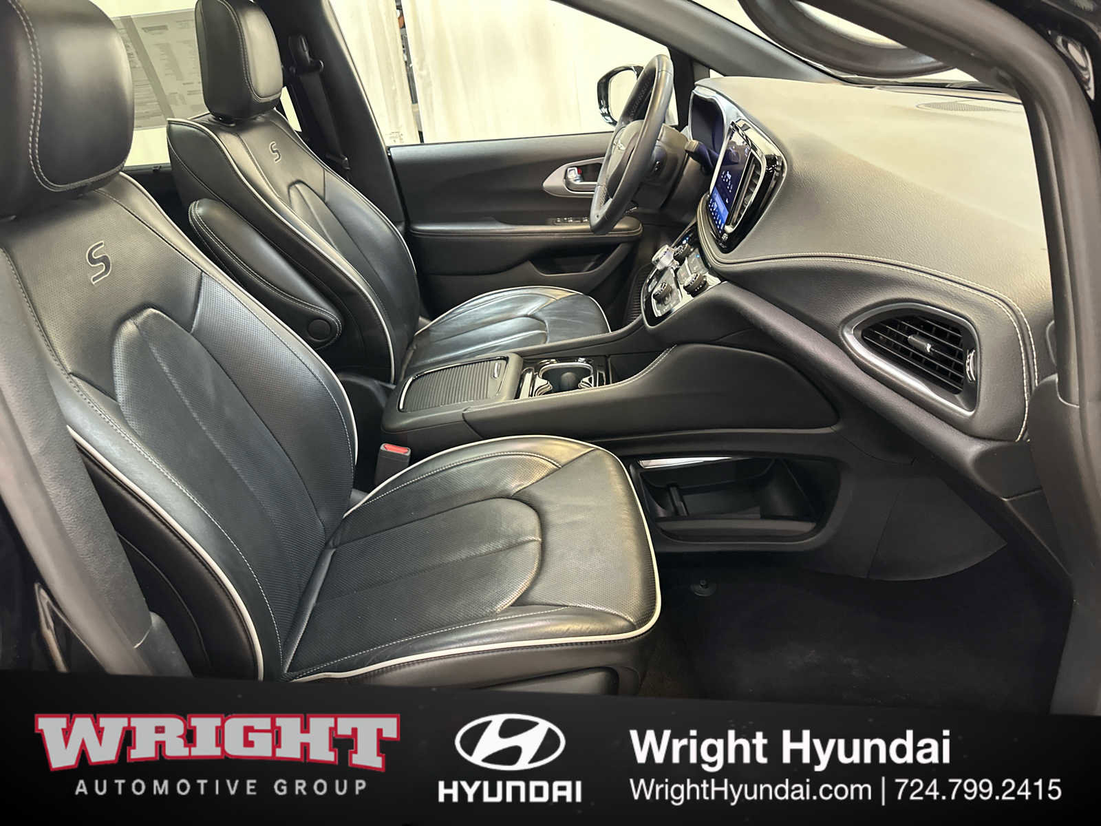 Used 2025 Chrysler Pacifica Limited image 18