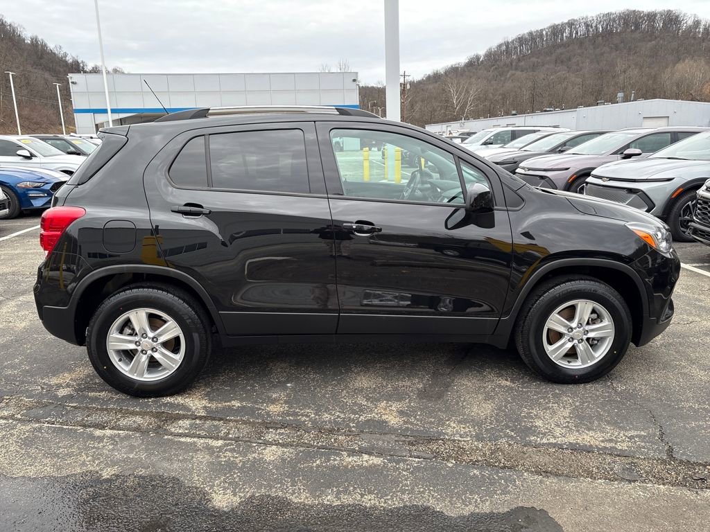 Certified 2022 Chevrolet Trax LT w/ LT Convenience Package image 7