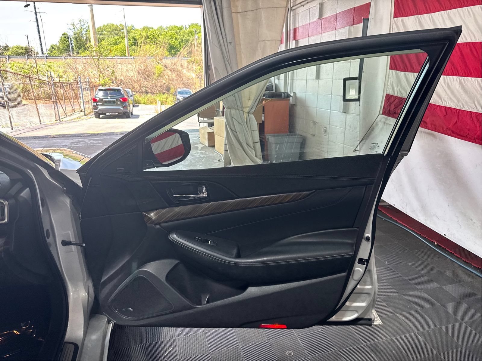 Used 2017 Nissan Maxima Platinum FWD image 21