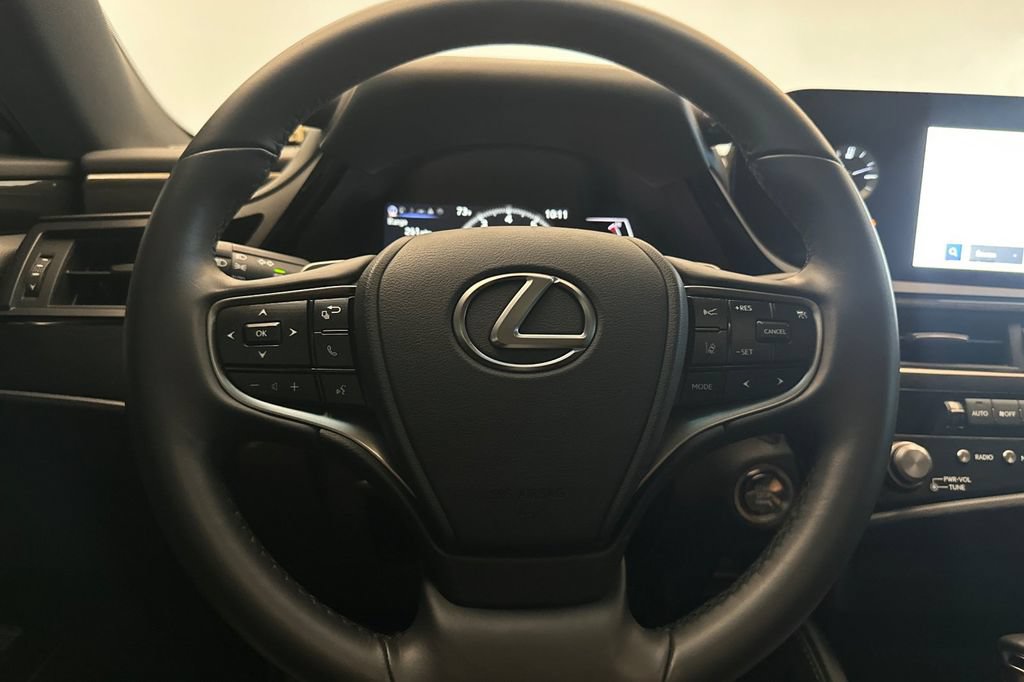 Certified 2025 Lexus ES 350 FWD image 22