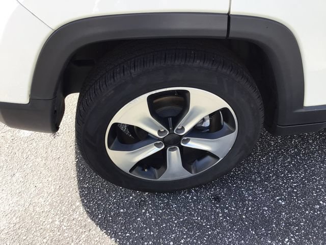 Used 2018 Jeep Compass Latitude w/ Popular Equipment Group FWD image 16