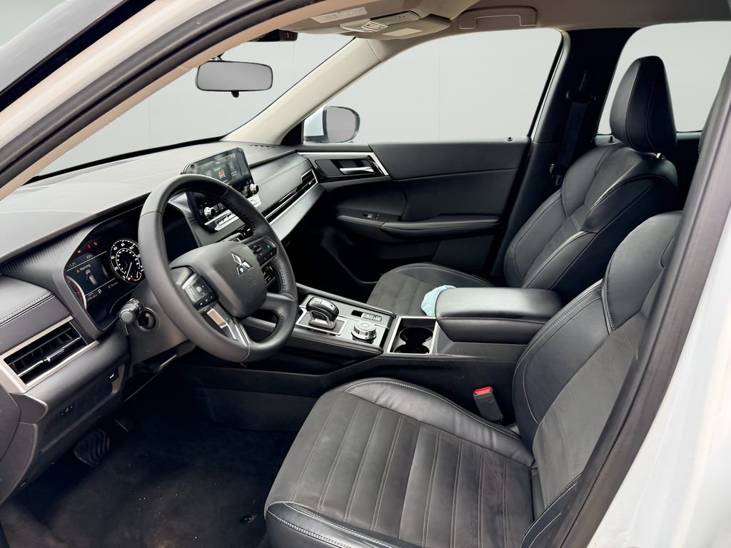 Used 2023 Mitsubishi Outlander SE FWD image 9