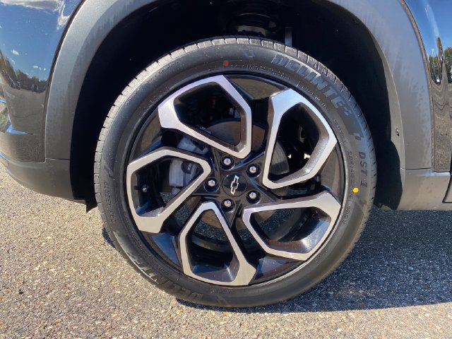 Used 2025 Chevrolet Trax RS w/ Driver Confidence Package FWD image 22